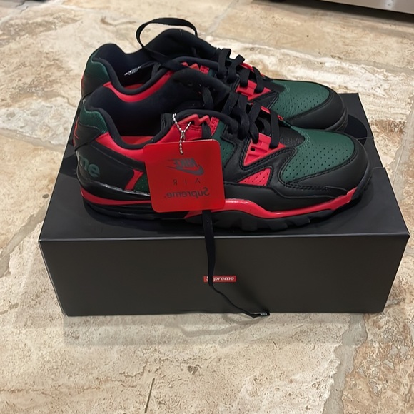 Air Cross Trainer 3 Low/Supreme                                U.S. Mens 8.5 - Picture 3 of 7